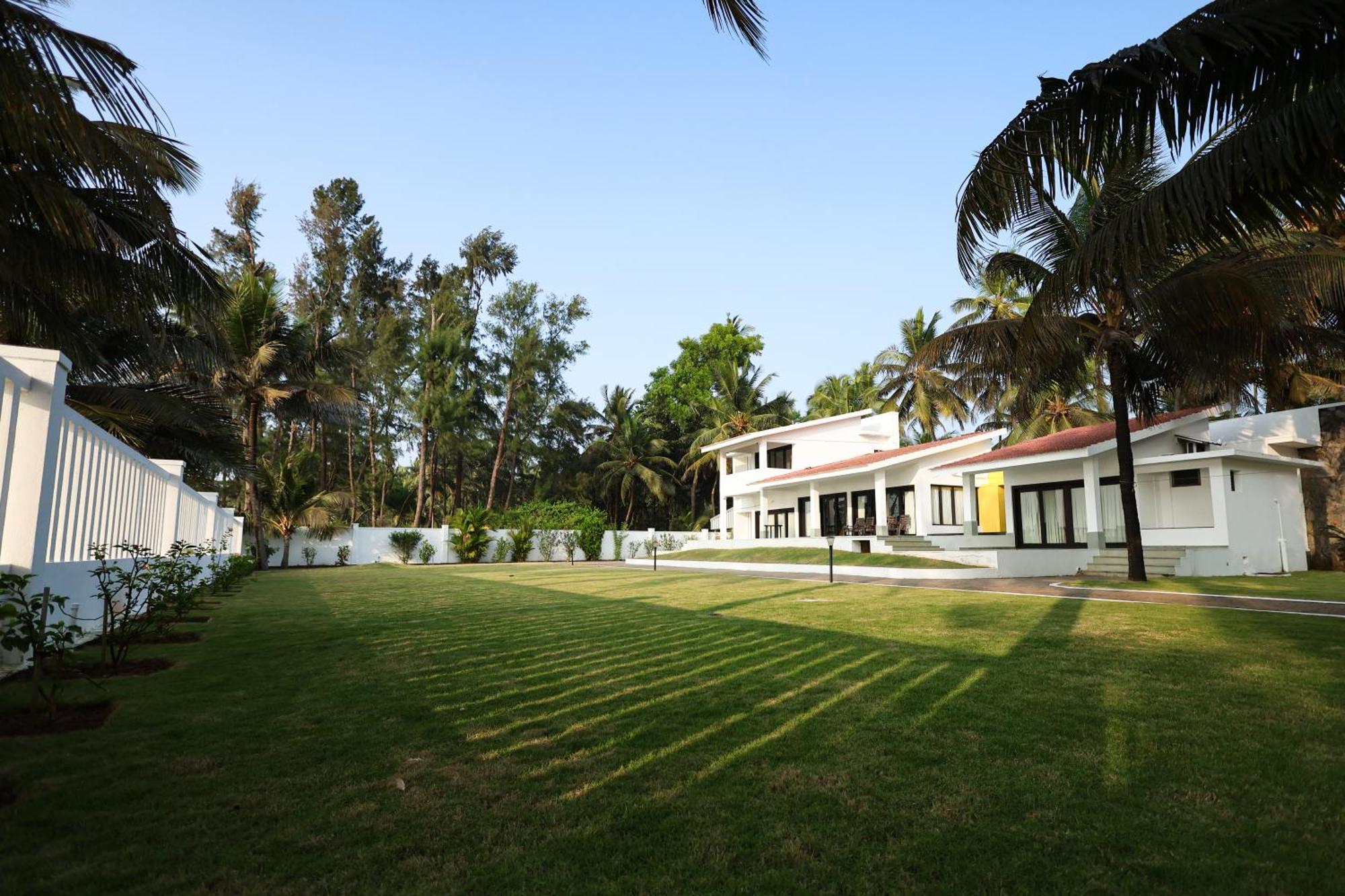 Seascape By Ewa Properties Malpe Buitenkant foto